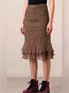 Vintage Oscar Leopold Brown
Tiered Silk Ruffle Midi Skirt -
NWOT fits like 10/12